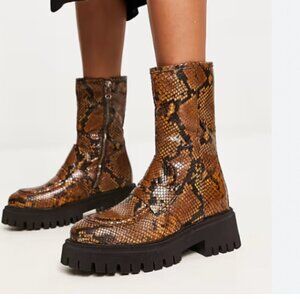 NWOT FREE PEOPLE MADISON BROWN SNAKESKIN PLATFORM LOAFER BOOTS - 37 (7)